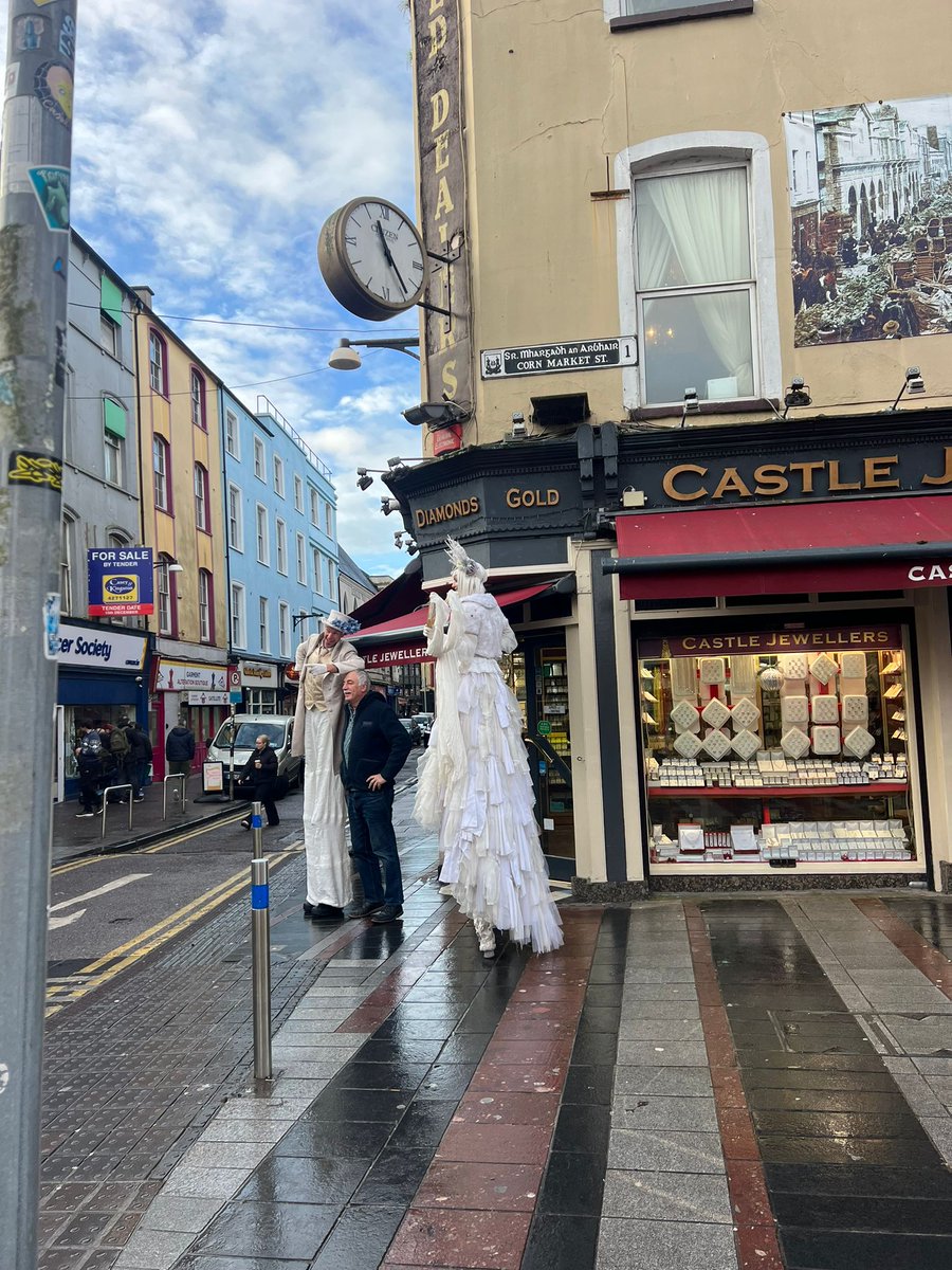 Gorgeous Festive atmosphere in the city centre today as our Street Performers Jack Frost and Icy Queen are on Cornmarket Street and on Emmet Place at the Corkmas Festive Markets.

#CorkmasInCork