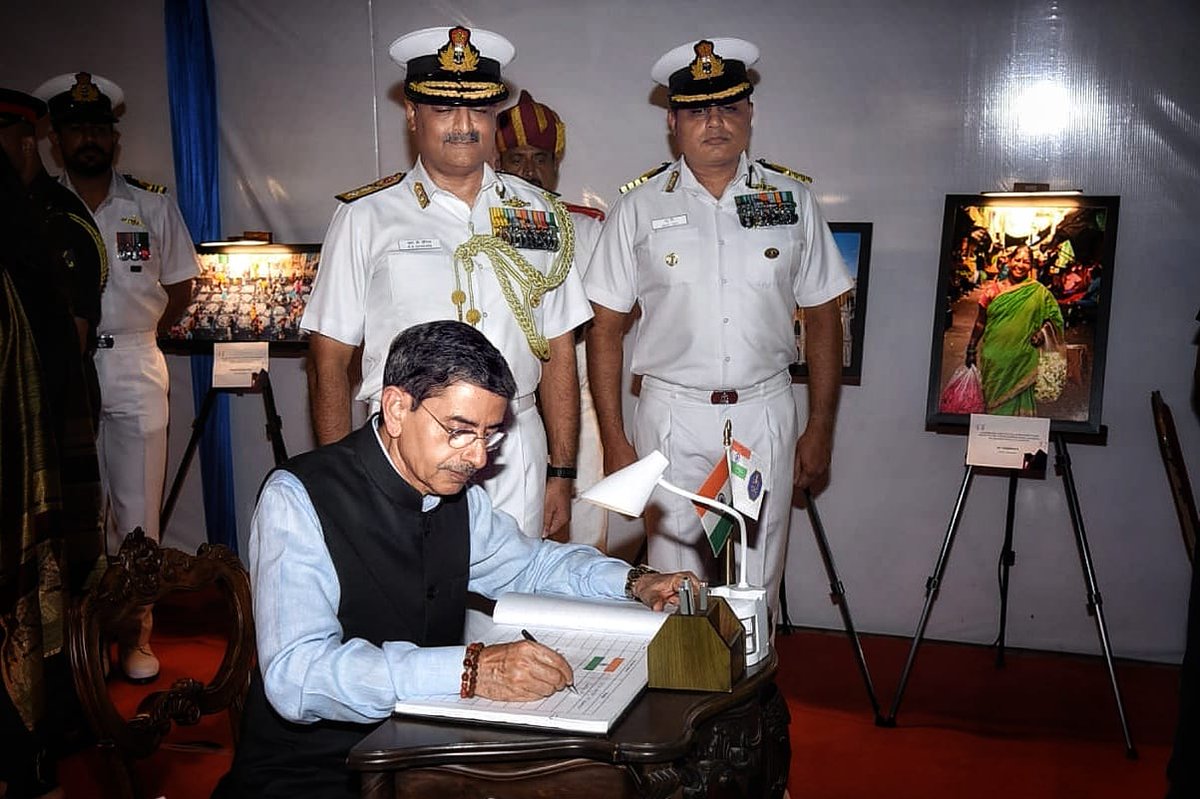 The distinguished guests were enthralled by the poignant sunset ceremony followed by riveting #IndianNavy videos. A captivating photo exhibition 𝗧𝗮𝗺𝗶𝗹 𝗡𝗮𝗱𝘂 : 𝗧𝗵𝗿𝗼𝘂𝗴𝗵 𝗠𝘆 𝗟𝗲𝗻𝘀 was curated by <a href="/madrasphotoblog/">Madras Photo Bloggers</a> &amp; <a href="/DeafCollective/">Deaf Artist NFT Collective</a> to mark the special occasion.