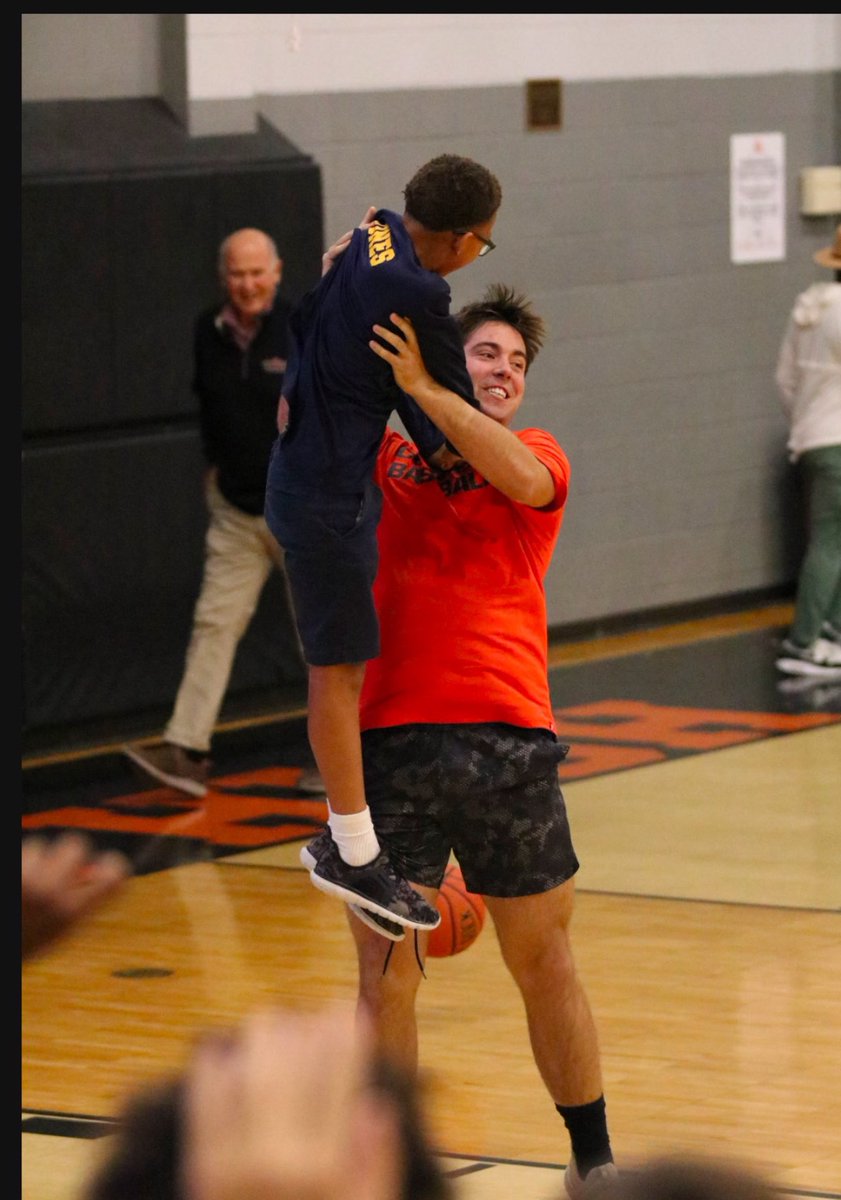 Derrick Jones🐻⚫️🟠🏁 tweet media