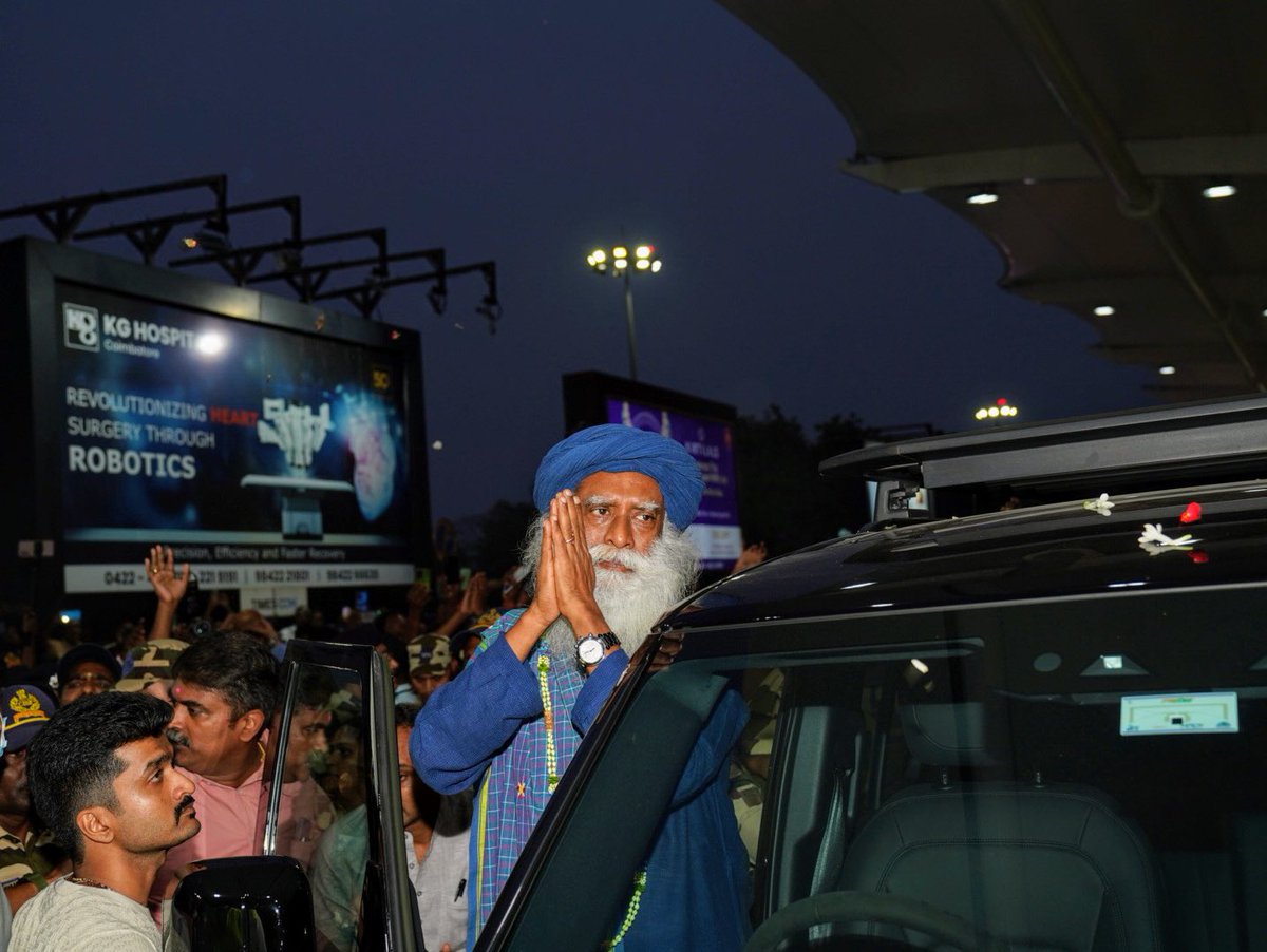 yoga_with_kush's tweet image. Welcome back to Bharat @SadhguruJV . Blessed to have you in our lives 🙏🏼😇🥹

#Sadhguru