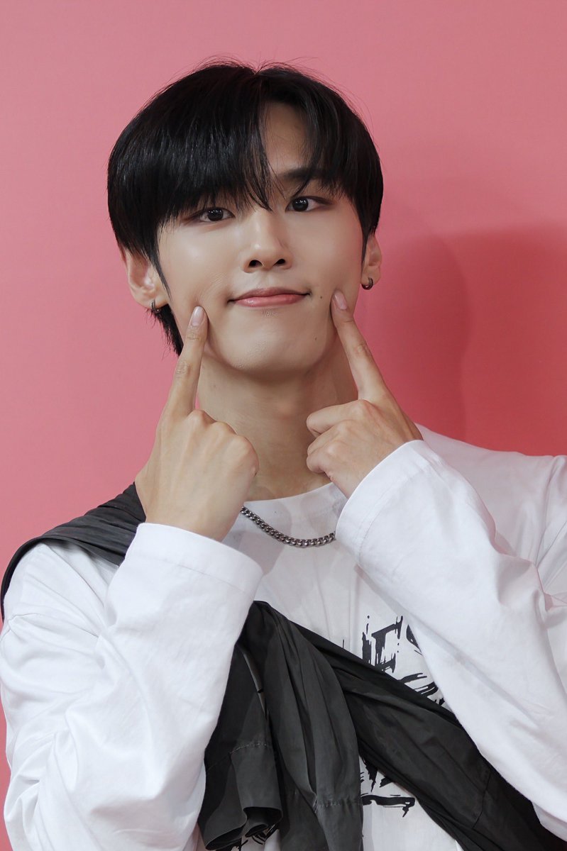 241206

#뉴앤비 #newandb #ゴンミン #건민 #GUNMIN  <a href="/NewAnd_B/">newand.b_official</a>