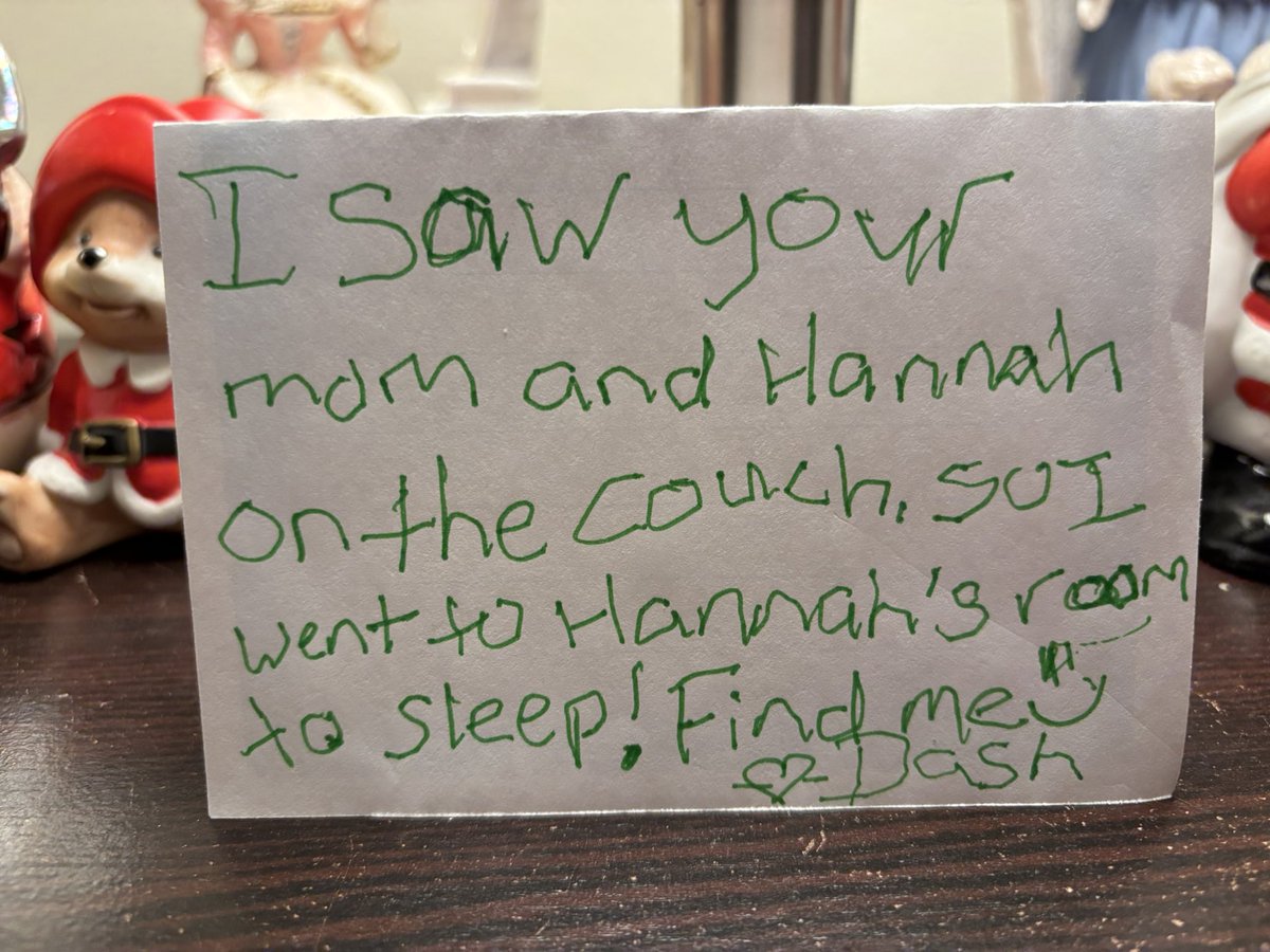 cutecolleen85's tweet image. Dash went and hid in Hannah’s room last night 😂

#adventureswithDash #elffun #Christmas2024