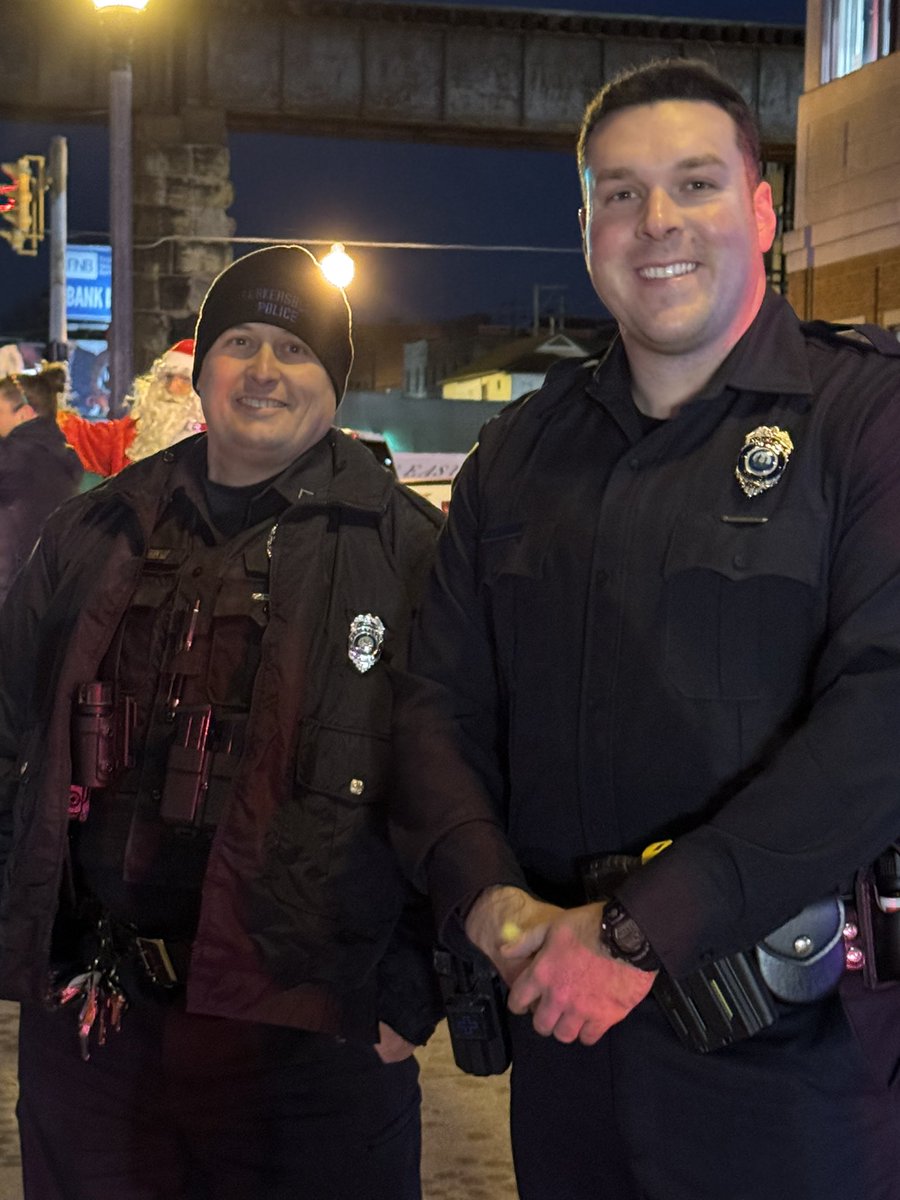 MTharp529's tweet photo. Stuff the bus with my angels!  DHHR, MOVTA, &amp; FOP as Secret Santa for over 400 kids in Wood Co WV! 🎅🎄@A_Hernandez_07 https://t.co/8nadxCRcFj