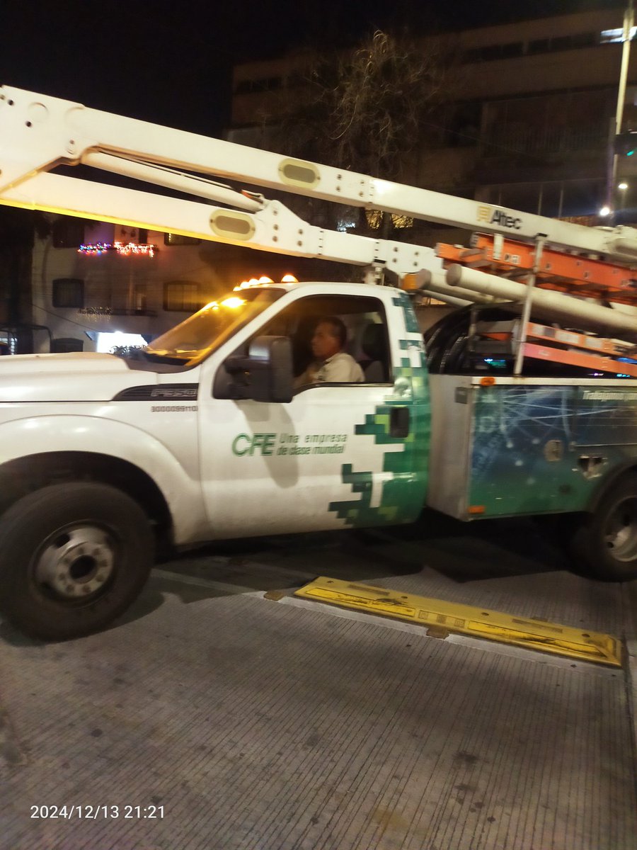 MatyCa4's tweet photo. @CFEmx rectificó la pésima decisión y les regresaron el suministro, seguimos haciendo comunidad, #Pesquera #JefeRayo @OVIALCDMX  #MarioHdez #Lozano @GobCDMX @ddmexico_bj @laprensaoem @LiveReportmx @QuePocaMadre_Mx @OperacionesEsp1 @MrElDiablo8 @MetrobusCDMX https://t.co/7c1UoPryHr
