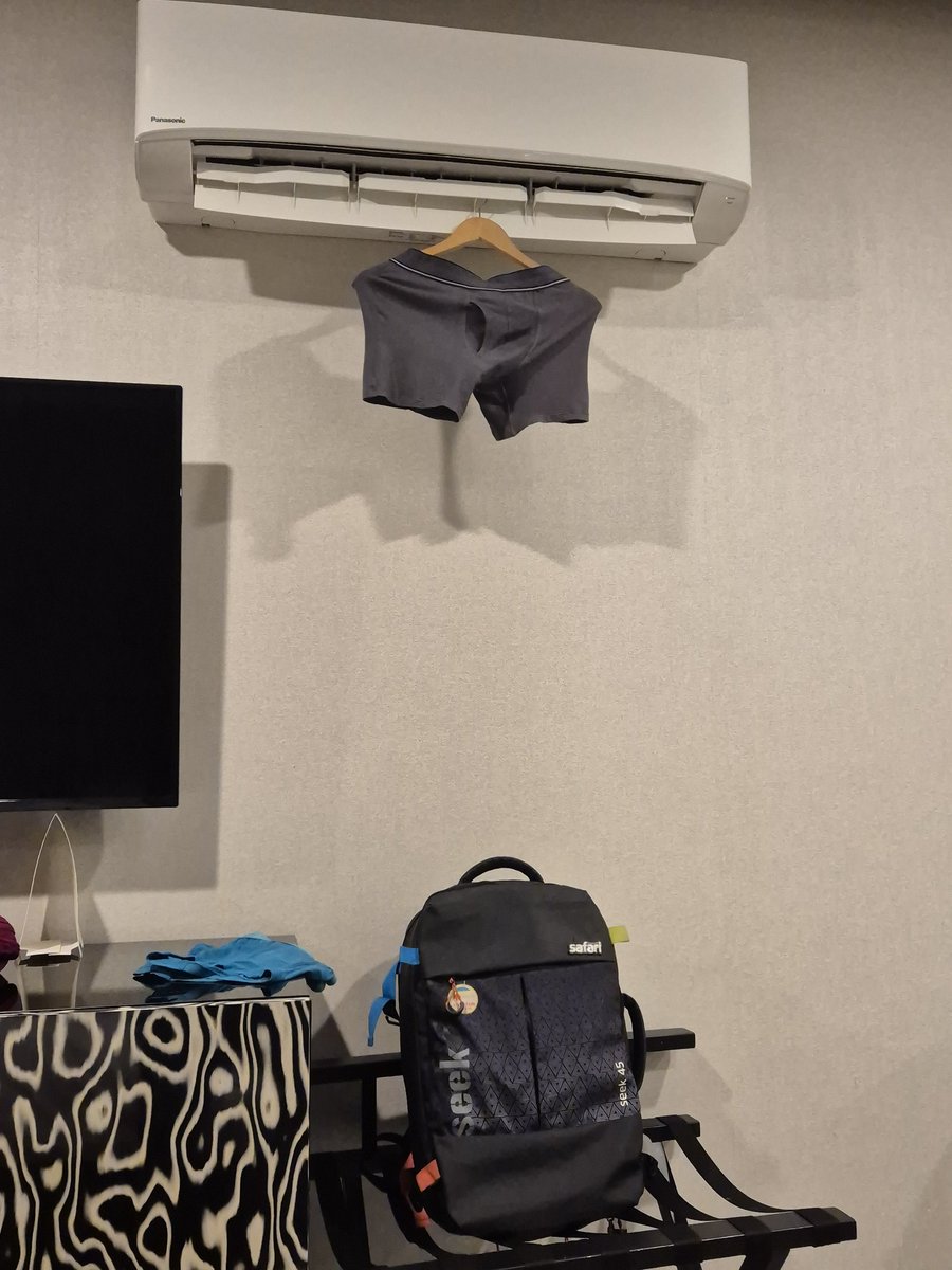 balvin00's tweet photo. When you have limited numbers of underwear and you need to catch early morning flight and hotel room does not have a fan or dryer 🤣🤣 #TravelHacks https://t.co/GpuUCOm7kz