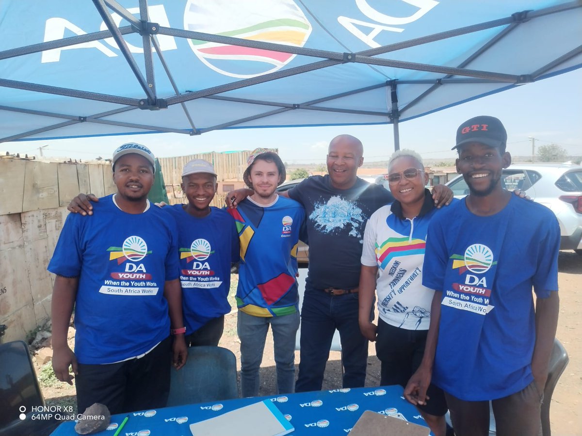 DeaconNortman's tweet photo. Today we had an info and voter registration table in Rietvallei, Ward 34, Mogale City. 💙🇿🇦💙 

Register to vote at: https://t.co/YzuMvSpPAf

#RegisterToVote https://t.co/6lmfboMaGI