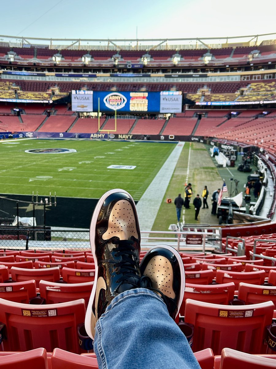LinacreMedia's tweet photo. Good morningβΌοΈ
#ArmyNavy #CICTrophy #CollegeFootball #LinacreMediaEvents ππ₯ππΊπΈ https://t.co/D1YUGK2Gym