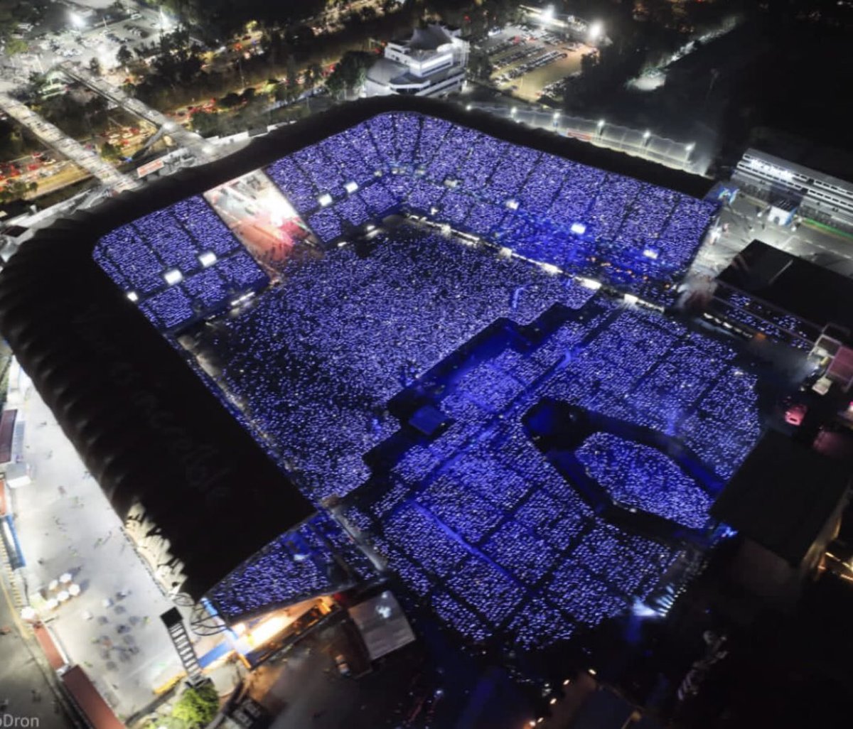 iforvillamilx's tweet photo. Esta foto representa mucho para morat

"Tocabamos en la tea que era un bar de 200 personas, frente a  amigos, familiares y conocidos"

A

"Estamos tocando al frente de +60 mil personas en otro país, cumpliendo sueños, metas y rompiendo un record con pijamas" https://t.co/ChIZFgmBXm