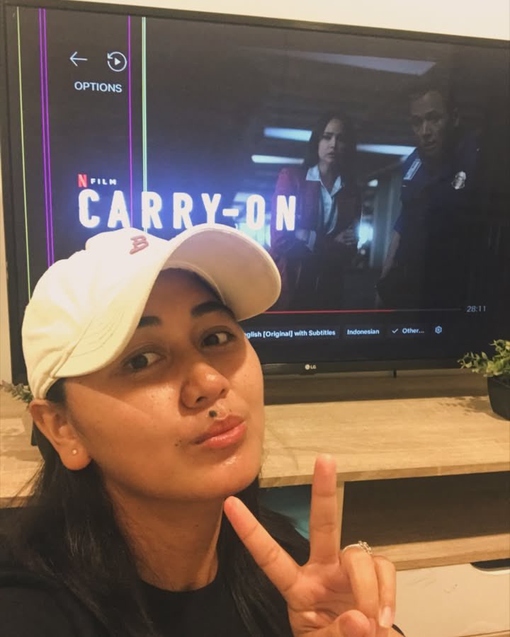 sofiacarson_ina's tweet image. Have you met Nora Parisi and Ethan?
yeah, watch it now on @netflix 
"CARRY-ON" number 2 in Indonesia
Make it first !
@SofiaCarson I adore you… forever
#CarryOn #sofiacarson #carsonator #indonesia