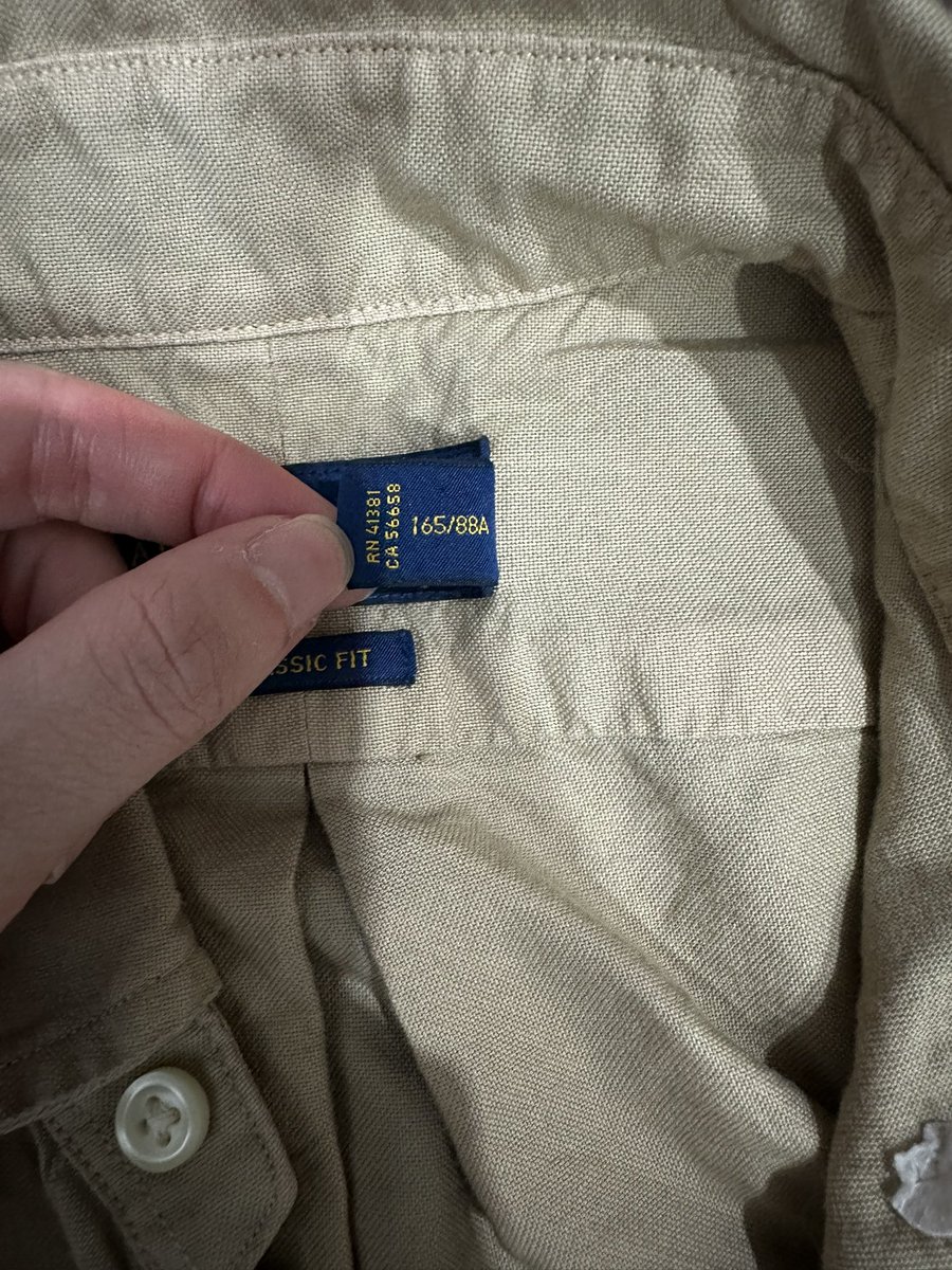 aeeauauaee's tweet photo. ส่งต่อเสื้อ shirt ผู้ชาย #PoloRalphLauren มือสอง ของแท้ สภาพดีมากๆ สี beige size xs อก40นิ้ว (รูปสุดท้ายถ่ายแสงสีเหลือง 3รูปแรกถ่ายแสงสีขาว) 1300บาท รวมส่งค้าบ สีนี้หายากมากก! #shirt #poloralphlaurenthailand #ส่งต่อpoloralphlauren #ส่งต่อpolo #ส่งต่อเสื้อผ้ามือสอง #เสื้อผ้ามือ2 https://t.co/dOkF7ojdzc
