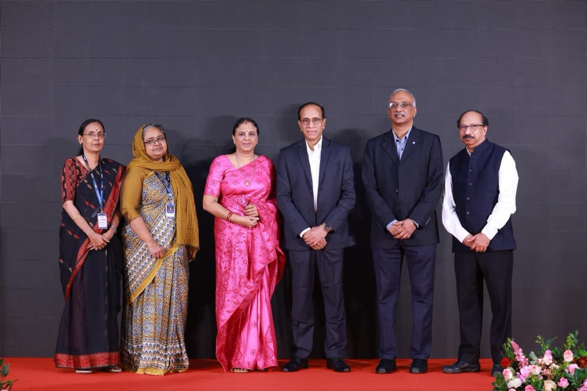 cslcochin's tweet image. CMD, CSL, @madsnair66 receiving the prestigious KPP Nambiar Award organised by IEEE Kerala Chapter, in recognition of his contributions to advancement in ocean-related technologies benefiting humanity. #Leadership #MaritimeDevelopment