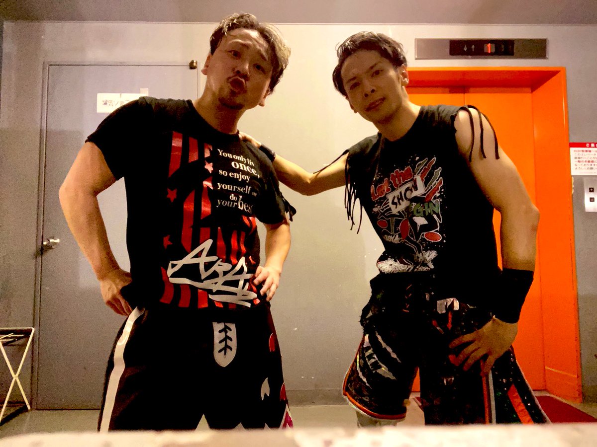 bboyara's tweet photo. 夢バトルロイヤルは夢のようでした。

2代目JTOタッグチャンピオンは #タカタイチ で爪痕残せたでしょうか？

最後まで残った！！

と思ってたら

ラストのノーザンライトボム。

なんだった？

またしても記憶ないが

温かいみなさまの前で試合ができて
幸せでした✨

#pw_jto #ILLGRAVITY #イルグラ https://t.co/9Z4a71EfGo