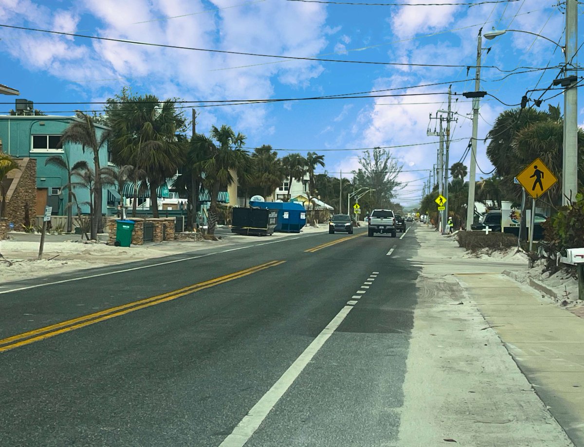 MyFDOT_SWFL's tweet photo. WOW! Take a look at this before-and-after comparison of Bradenton Beach, highlighting the remarkable cleanup progress made following Hurricanes Helene and Milton. It truly shows how teamwork can make a significant impact! #OneFDOT https://t.co/JTTyeAohL8