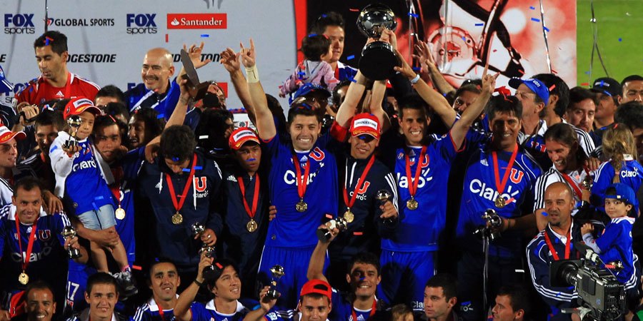 Driver_900's tweet photo. Hoy 14 de diciembre. La "U" Campeón de la Sudamericana 2011👏👏  

Herrera
Conde
Alfaro
Pepe
M. González
Matías 
Osvaldo 
Paulo
Albert
Mena
Abarca
Rebolledo
Charles
M. Díaz
Marino
Leyton
Lorenzetti
Gallegos
Márquez
Maturana
Canales
Rivarola
Castro
E. Vargas
G. Vargas
DT Sampaoli https://t.co/NtQX9xfGbx