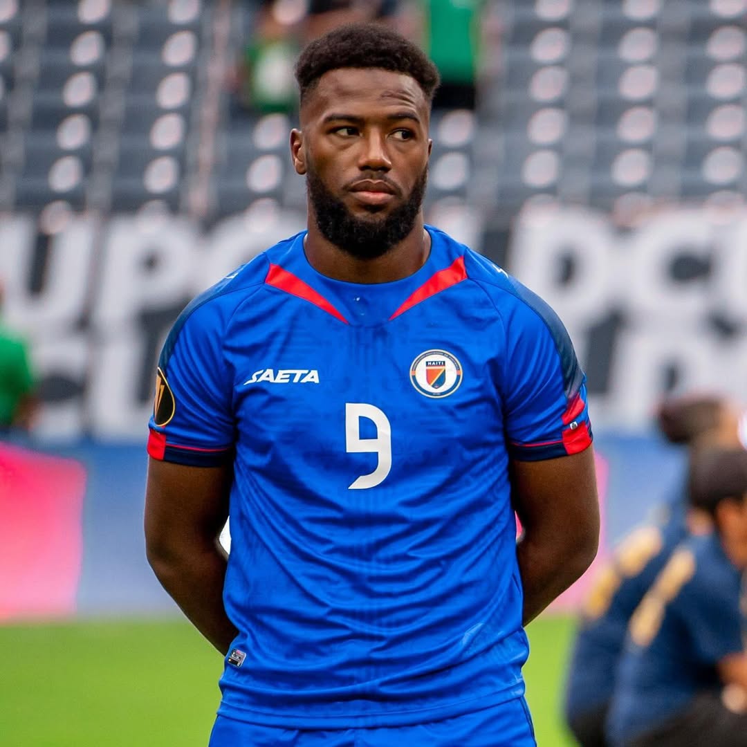 CiviqueEtmoral's tweet photo. Apre Gwo tranbleman tè ki te Frape Depatman Sid peyi Ayiti 🇭🇹 nan Dat 14 Dawou 2021,Kay anpil Abitan te Detwi, gras AK Sipò @nazon28 AK fondasyon li an,te pèmèt plizyè Abitan nan Depatman Sid peyi Ayiti 🇭🇹 jwenn Kay pou yo rete, nou Salye e voye gwo kout chapo pou Jwè Ayisyen an. https://t.co/fQCTineVm0