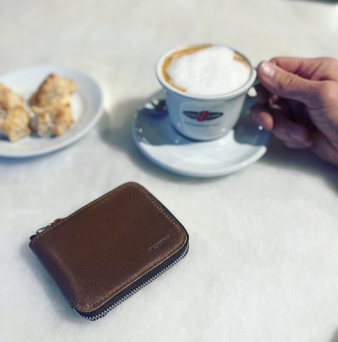 Holiday Flashsale. Enjoy 20% off all Wallets &amp; Card Cases w/code WALLETS20.

Made in the USA since 1999.

billykirk.com/collections/ca…