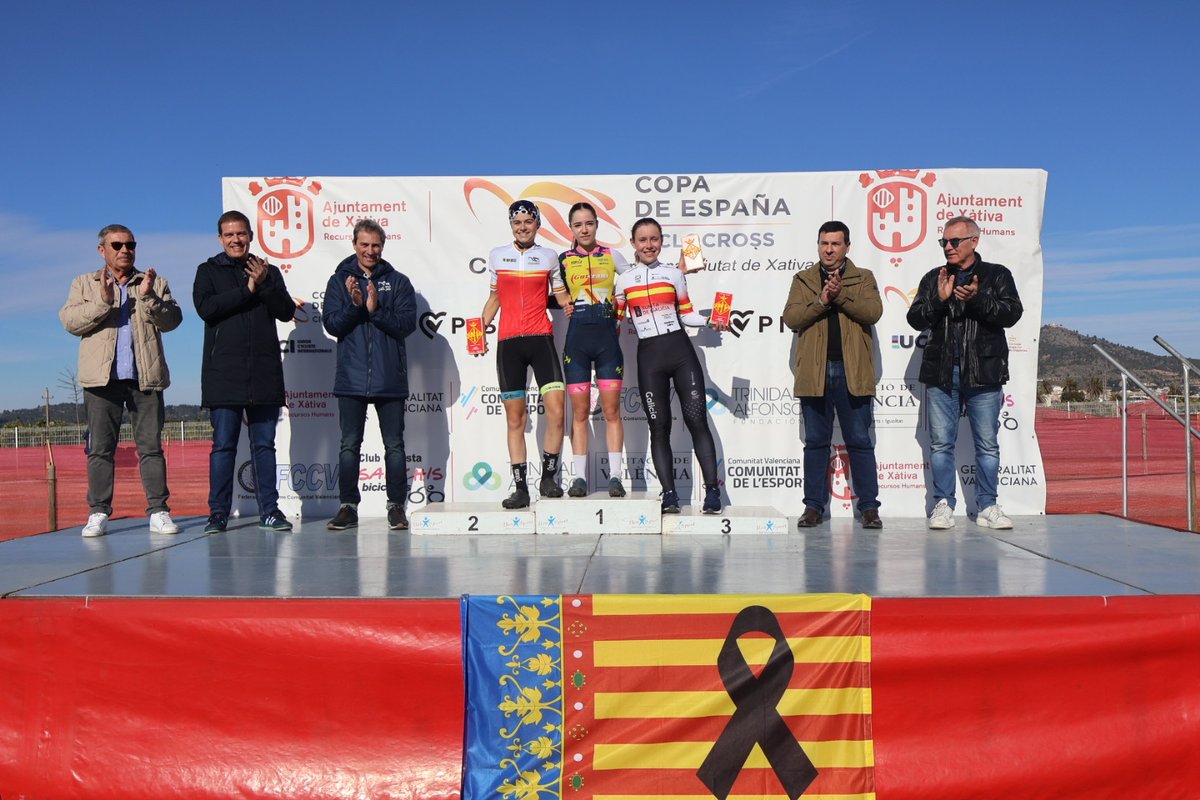 RFECiclismo's tweet photo. #CopaEspañaCX | Imágenes de los podios de las categorías cadete y junior en Xàtiva https://t.co/upEjr3RfXh