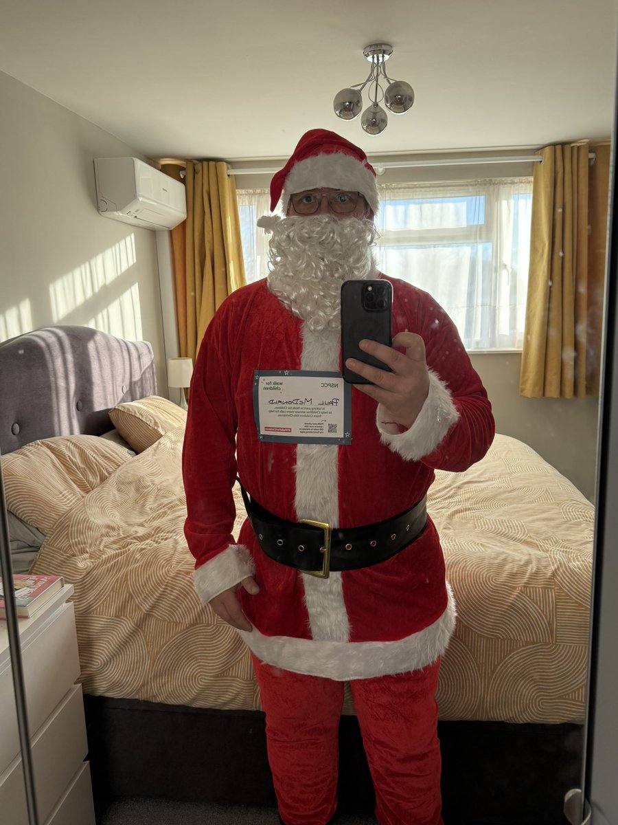 Raulmac04's tweet photo. Today Im walking 10k dressed as Santa to help raise money 4 @NSPCC & Childline.I have quote tweeted my fundraising page if any of my “real” friends or internet strangers fancies chucking a few quid in.I appreciate its a difficult time of year so no expectations❤️ #WalkForChildren https://t.co/vvY50QEzQx