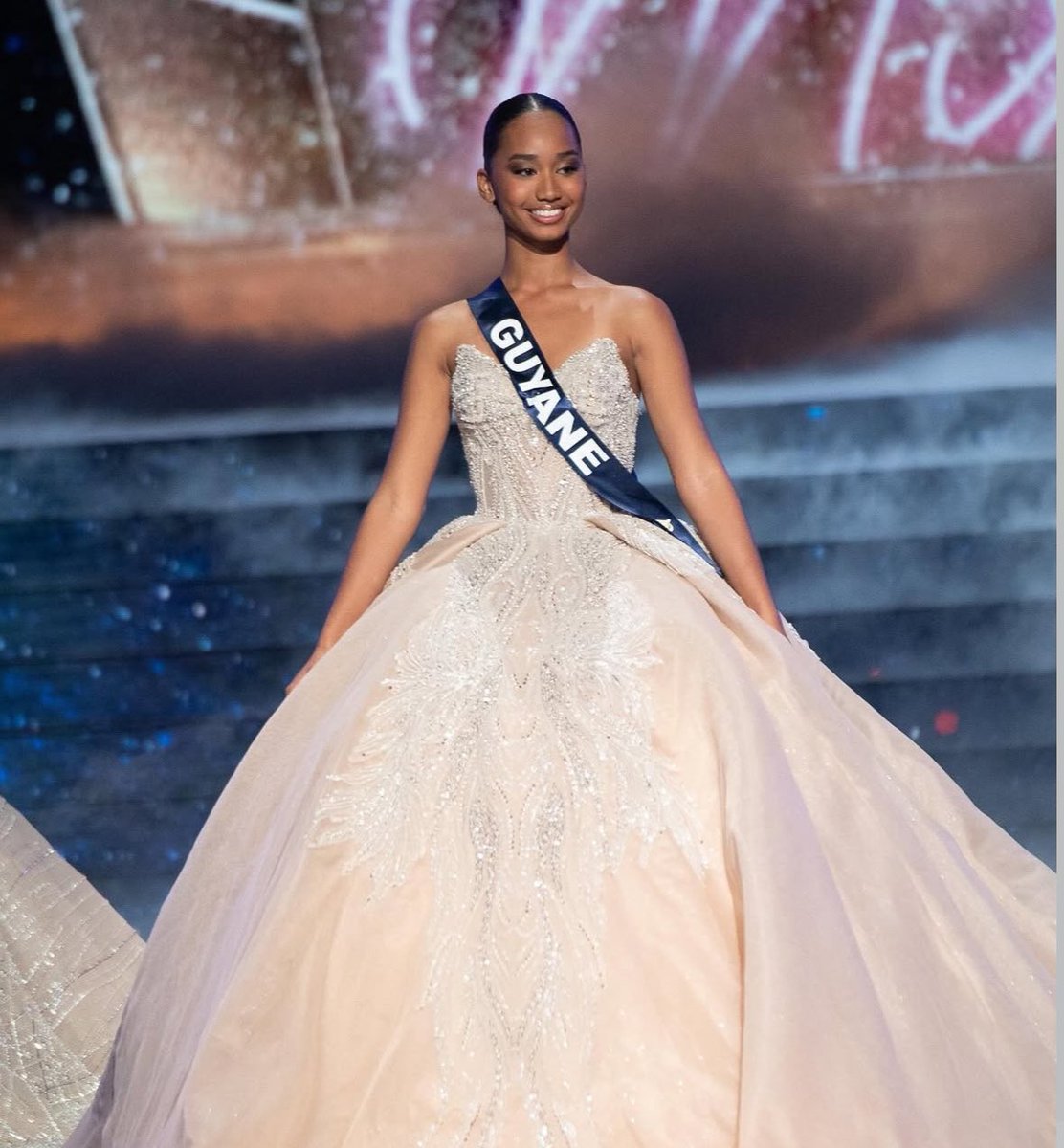 edelleuh's tweet photo. En tout cas j’oublierais jamais que l’année dernière ils ont fait perdre la Guyane pour Miss France. 
 #MissFrance2025 https://t.co/ZIQlsO19Hq