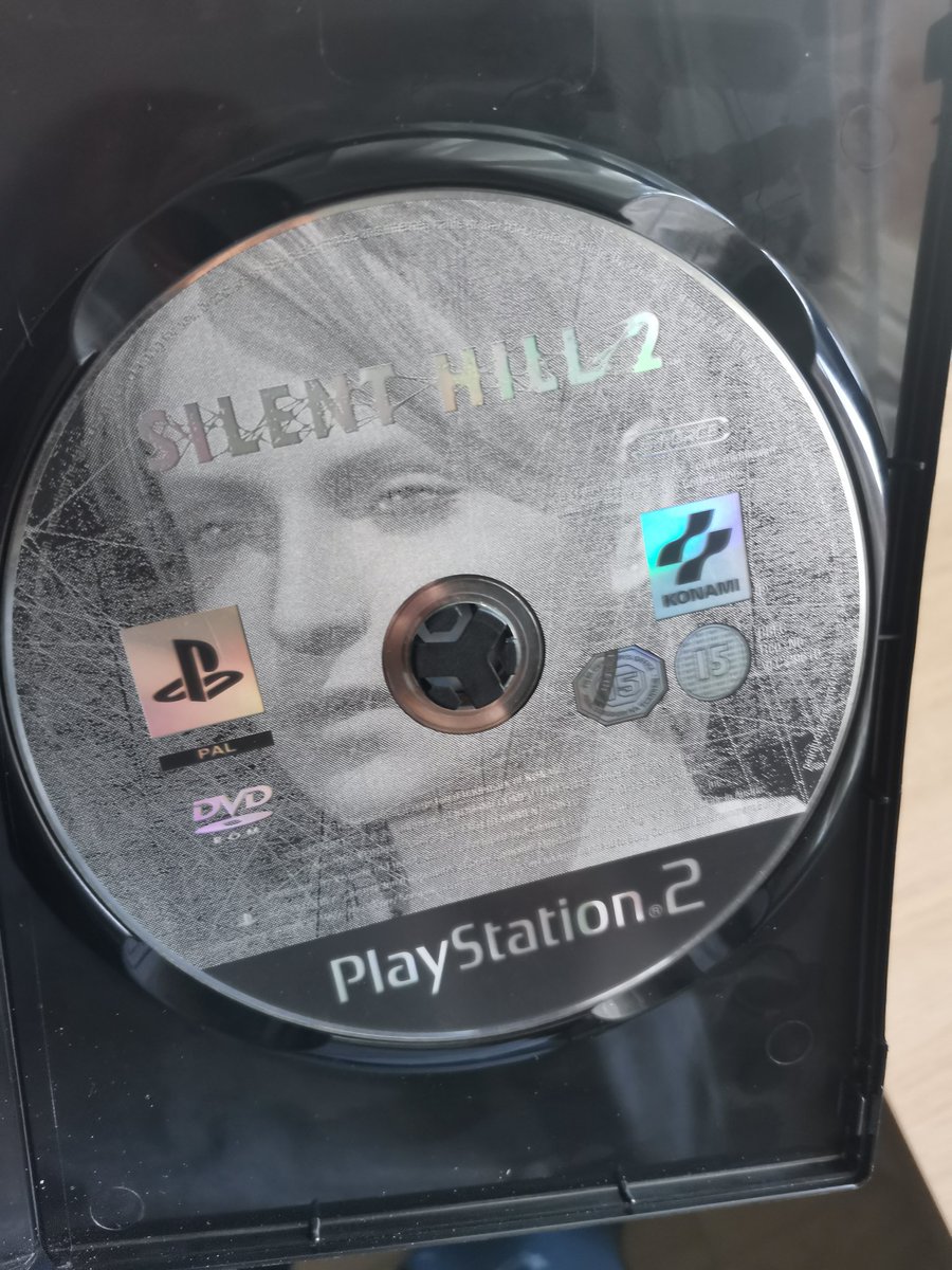 zantendo's tweet photo. Haceos un favor y jugad a este videojuego, es a día de hoy mi favorito. Si tenéis dinero darle al remake y si no pues podéis jugar una iso del original, pero necesitáis jugar esto antes de morir, vaya puto juegazo. Yo lo jugué en un emulador y me gustó tanto que lo compré después https://t.co/mFm1hAkU3O