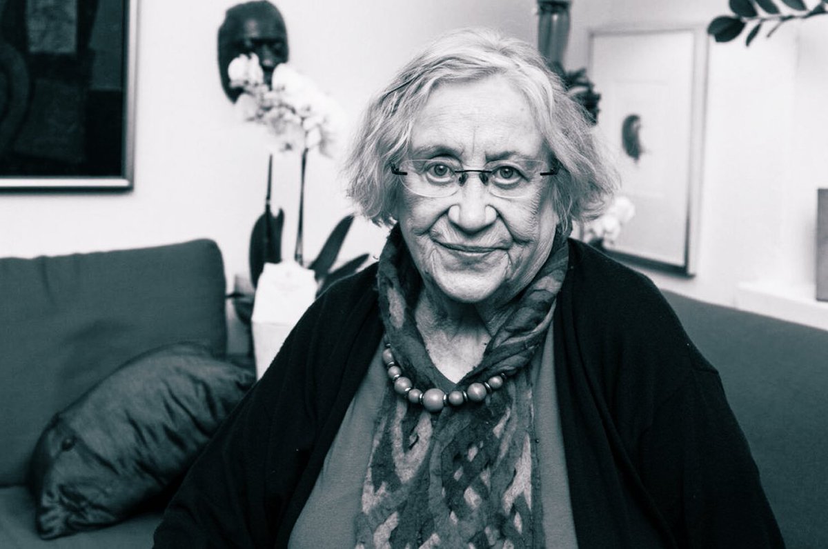 JohannaKukka's tweet photo. Kirsi Kunnas olisi täyttänyt tänään 100v❤️
Sen kunniaksi iki-ihana runo:

Tunteellinen siili

Oi, sanoi siili, 
olen tunteellinen siili,
olen hyvä, kiltti, hellä. 
Ja kenelläpä kellä 
on vastaansanomista?
Se vain on surullista,
että piikkikuoren alla 
siilin hellyys piili. https://t.co/bSyyG0Pbmr