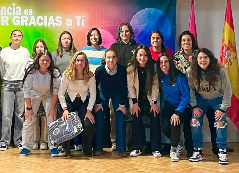 Mujeres de nuestra ciudad, jóvenes y adultas que hacen que nos sintamos especialmente orgullos@s de sus trayectorias vitales.
Sois un referente! 
Gracias <a href="/CPMiralvalle/">CP Miralvalle</a> <a href="/CPSANMIGUEL_FEM/">C. P. San Miguel Plasencia Femenino</a> <a href="/AOEXPlasencia/">Aoex Plasencia</a> <a href="/PlacePiraguismo/">Escuela Placentina de Piraguismo(oficial)</a> <a href="/PlasenciaDucks/">Plasencia Ducks</a> <a href="/Ayto_Plasencia/">Ayto. de Plasencia</a> <a href="/fernandopgp/">Fernando Pizarro</a>