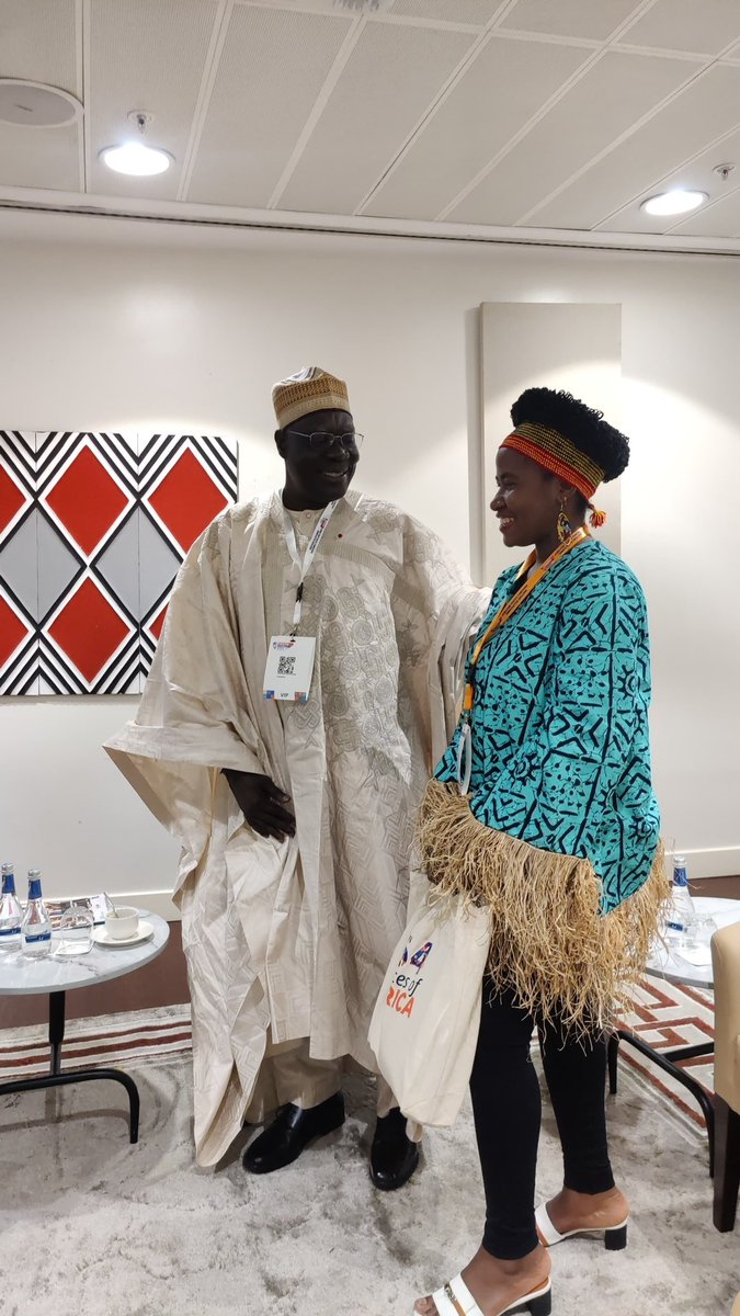 sama_mildred's tweet photo. Honored to have met and had a brief discussion with Cameroon’s Minister of Youth Affairs and Civic Education, H.E @MFoutsou as a youth leader. Grateful to @mharthansen and @saahawo for bridging the gap and making this meeting possible. Together, we can shape a brighter future. https://t.co/7FyiYGWarL
