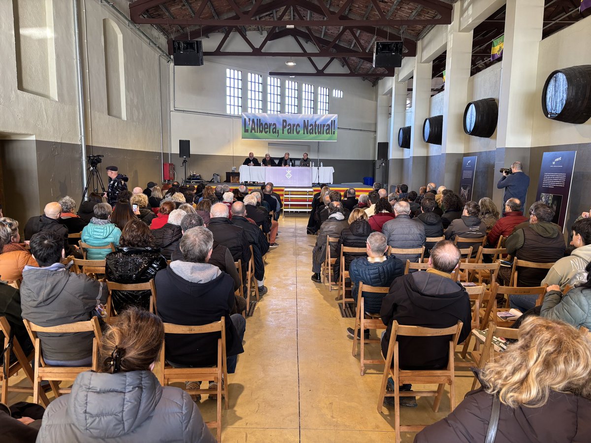 Capmany acull l’acte “L’Albera, Parc Natural” amb una àmplia representació d’entitats i administracions. Ho convoquen:
- <a href="/IAEDENSalvemEmp/">IAEDEN - Salvem l'Empordà 🧡</a> 
- <a href="/ieempordanesos/">ieempordanesos</a> 
- @CEEmpordanes 
- <a href="/cejonquerenc/">Centre Excursionista Jonquerenc</a> 
- Grup d’Art i Treball de la Jonquera
- Albera Lliure de Molins
- Plataforma per
