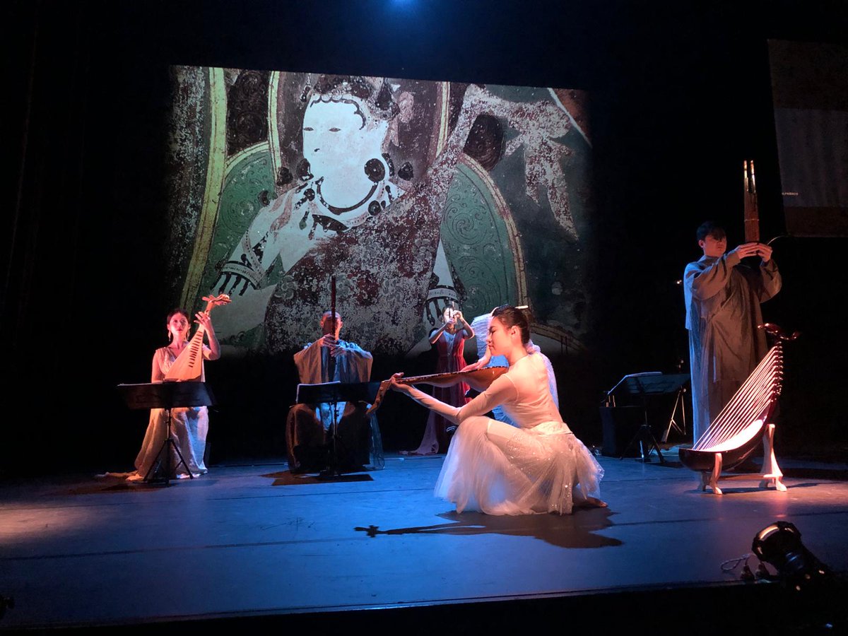 ⛩️ Nicolas Ruyssen (@nicolasruyssen) on Twitter photo 🥇Yannick Lintz, présidente du <a href="/MuseeGuimet/">Musée Guimet</a>, a remis hier soir au grand compositeur et chef d’orchestre chinois Tan Dun les insignes d'officier des Arts et Lettres à l'issue du concert exceptionnel qu'il a donné au musée dans le cadre de l'exposition "La Chine des Tang". 🥇Yannick Lintz, présidente du <a href="/MuseeGuimet/">Musée Guimet</a>, a remis hier soir au grand compositeur et chef d’orchestre chinois Tan Dun les insignes d'officier des Arts et Lettres à l'issue du concert exceptionnel qu'il a donné au musée dans le cadre de l'exposition "La Chine des Tang".
