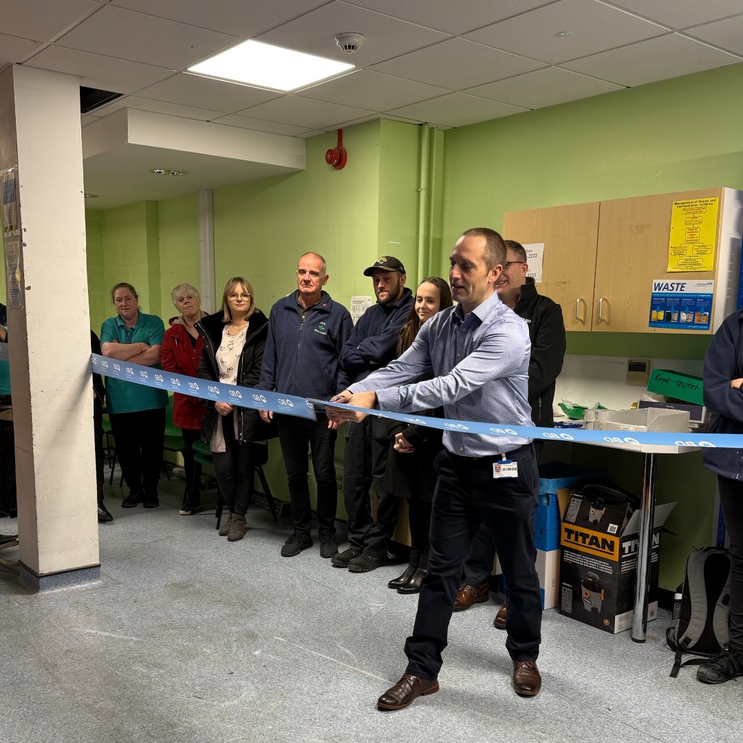 🚨 Exciting news from UHS Pharmacy! Our new BD Rowa™ pharmacy robot is here:

💊 Holds 90k packs (3x more)
⚡ 8x faster output
🤖 Self-cleaning and auto-filling

A faster, more efficient process, freeing up our pharmacy team to focus on delivering the best care for our patients.