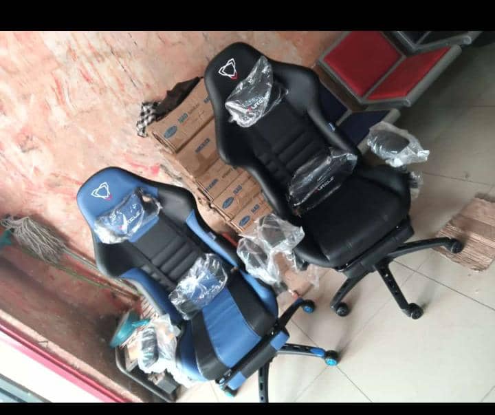 kalashnikov96's tweet photo. @Uzochukwukwalu2 All available incase una Wan sit down follow the gist full time😁😁
1st frame 450k skin friendly leather with inbuilt massage back, waist and neck support mechanism with reclinable back and foot rest.
Frame 2.210k gaming chair available in black, white and gray
Frame 4. 150k https://t.co/rSyNBzqZLf