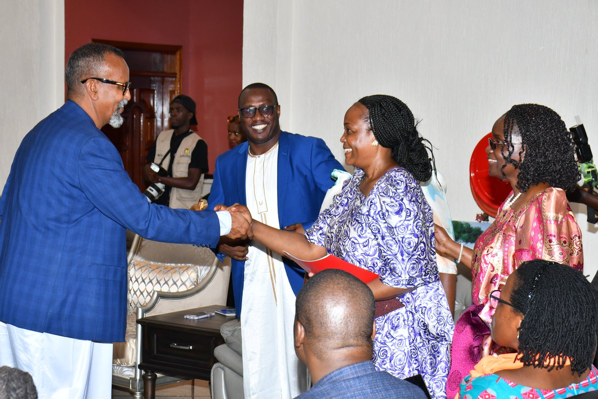 Al-Hajj Ahmed Osman Noor (@owekosman) on Twitter photo His Majesty <a href="/KingNadiopeIV/">Kyabazinga of Busoga</a> was yesterday unveiled as the <a href="/UNAIDS_UG/">UNAIDS Uganda</a> Goodwill Ambassador to champion interventions against teenage pregnancies and HIV. Through the 'Abasadha N'empango' (men are the pillars) campaign, Isebantu Kyabazinga will engage men and boys to address key His Majesty <a href="/KingNadiopeIV/">Kyabazinga of Busoga</a> was yesterday unveiled as the <a href="/UNAIDS_UG/">UNAIDS Uganda</a> Goodwill Ambassador to champion interventions against teenage pregnancies and HIV. Through the 'Abasadha N'empango' (men are the pillars) campaign, Isebantu Kyabazinga will engage men and boys to address key