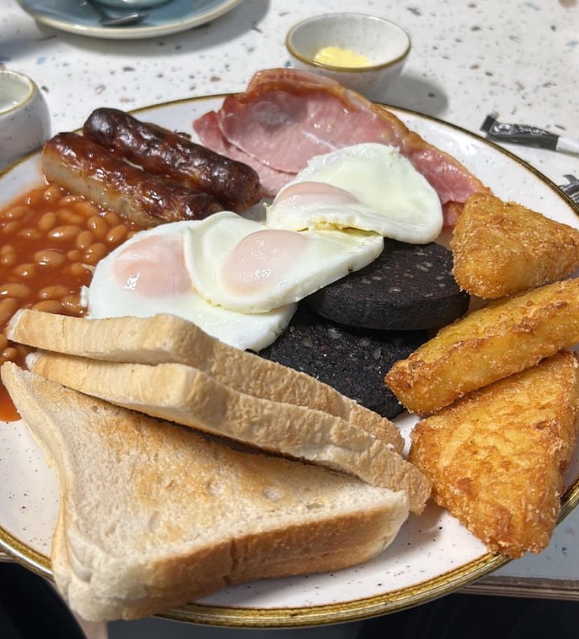 No Context Brits tweet media