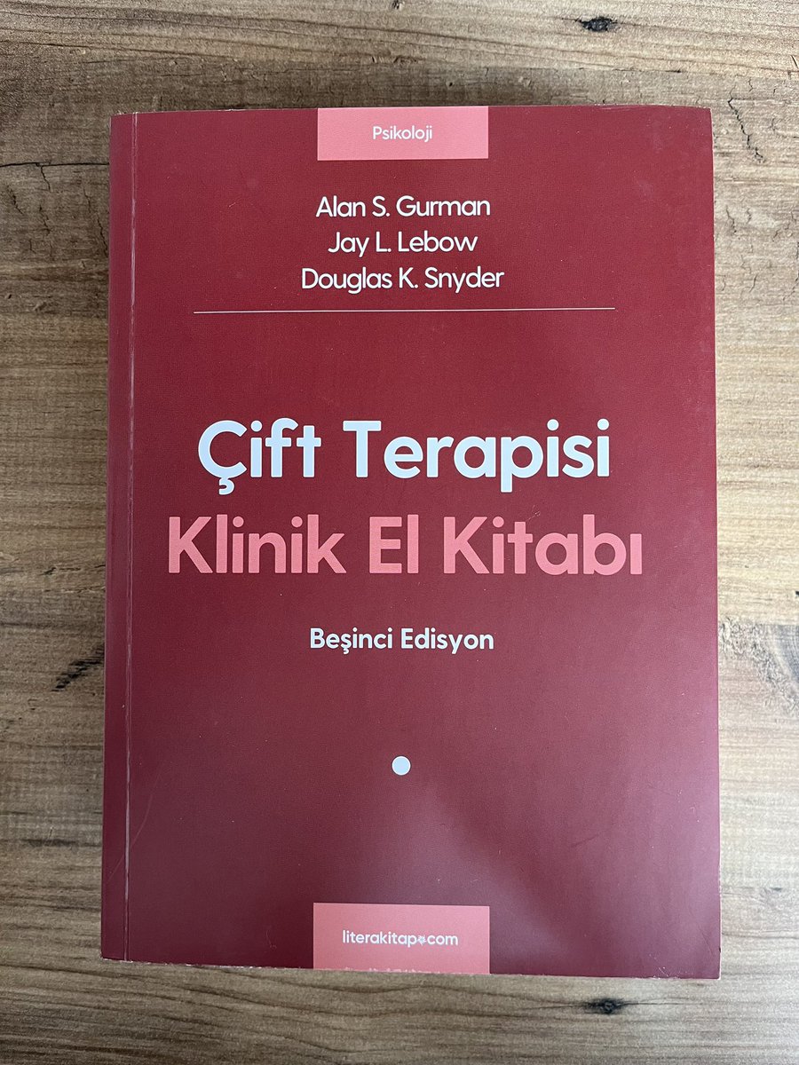 “Başarılı bir evlilik, defalarca aynı kişiye âşık olmayı gerektirir.”

Mignon Mclaughlin, s.21