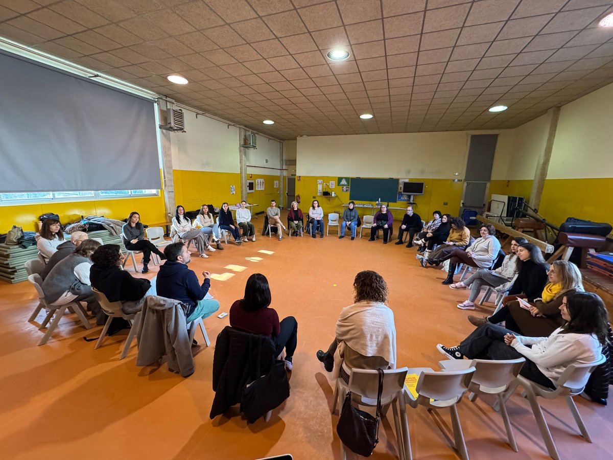 Carlos Blanch (@blanchcarlos) on Twitter photo Gràcies <a href="/educacio360/">Educació 360</a> per convidar-nos a la jornada #Educació360 de les #TerresdelEbre, celebrada a <a href="/EscolaFlix/">Escola de Flix</a> , en la qual vam compartir experiències i es va posar en valor el nostre marc de convivència a través d'una dinàmica d'#ERG. A <a href="/EscolaMerce/">Escola La Mercè</a> #construïmrelacions Gràcies <a href="/educacio360/">Educació 360</a> per convidar-nos a la jornada #Educació360 de les #TerresdelEbre, celebrada a <a href="/EscolaFlix/">Escola de Flix</a> , en la qual vam compartir experiències i es va posar en valor el nostre marc de convivència a través d'una dinàmica d'#ERG. A <a href="/EscolaMerce/">Escola La Mercè</a> #construïmrelacions