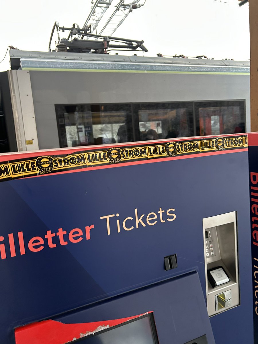eLSKer_stickers's tweet photo. Dm om du ønsker. Helst send dm til oss på Instagram: eLSKer_stickers

#lsk #lillestrøm #kanarifansen #forzafugla https://t.co/xMvmQwZGmt
