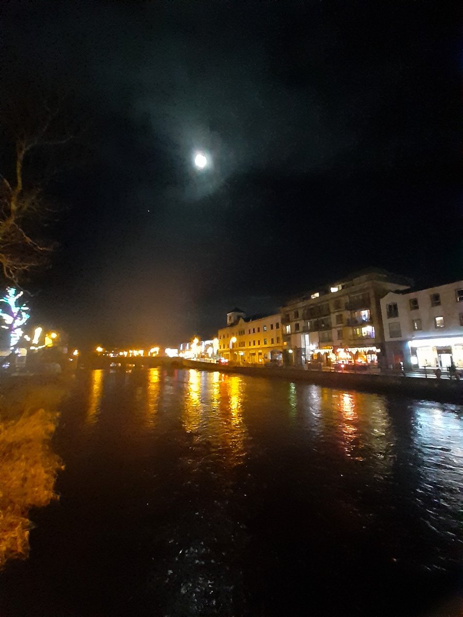 emgoc65's tweet photo. @littlenoises_ Last night, over the Garavogue. https://t.co/KLU41GloiQ