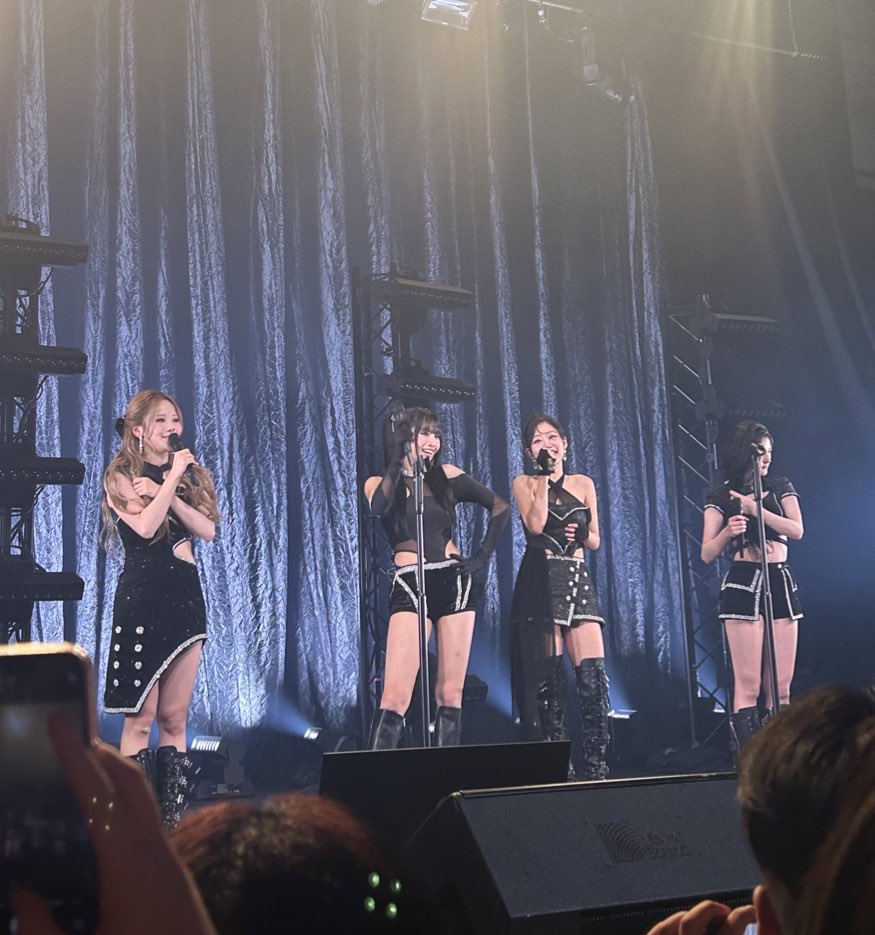 sunmintz's tweet image. kiss of life in vancouver 😭🫶🫶