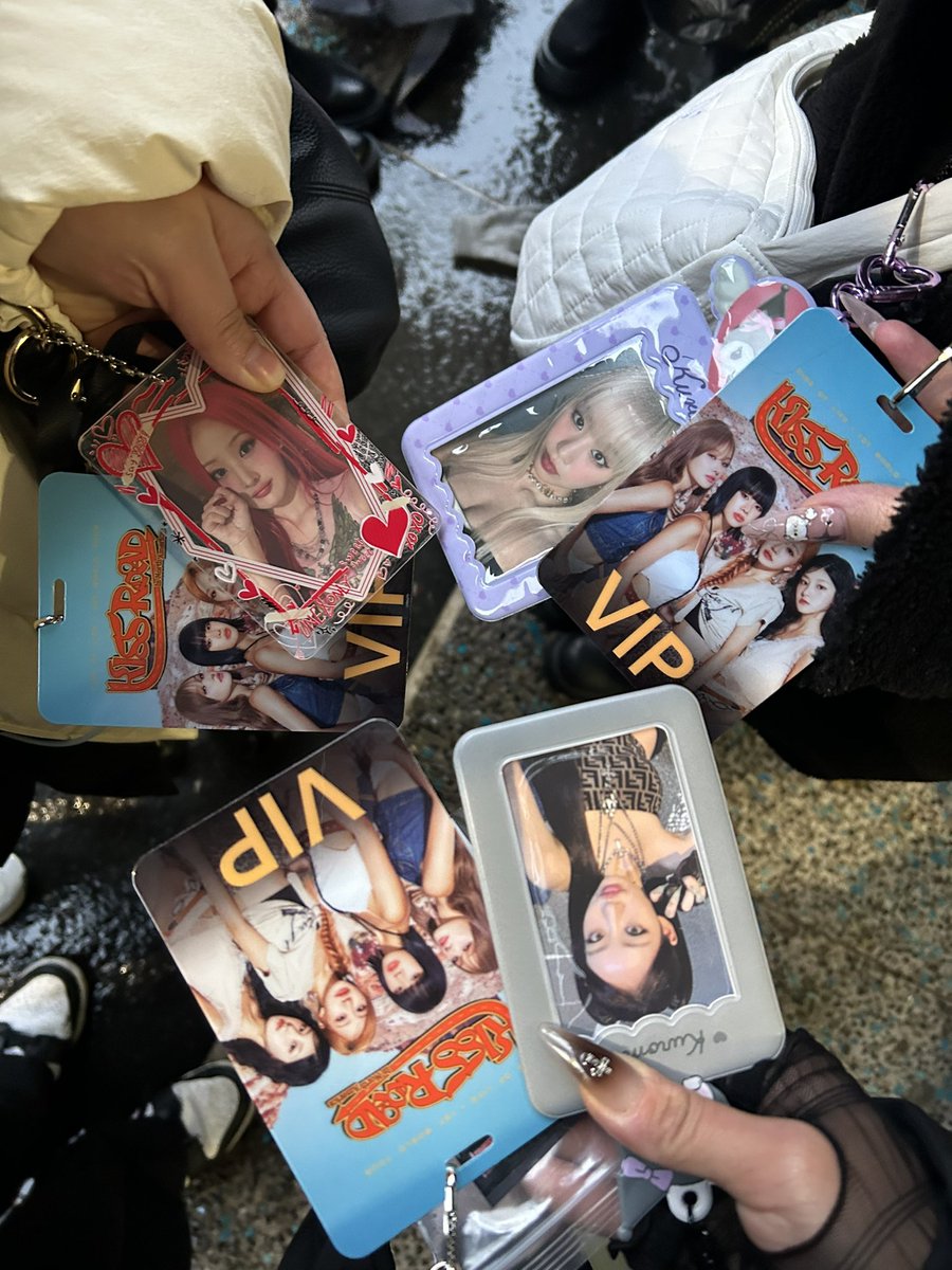 sunmintz's tweet image. kiss of life in vancouver 😭🫶🫶