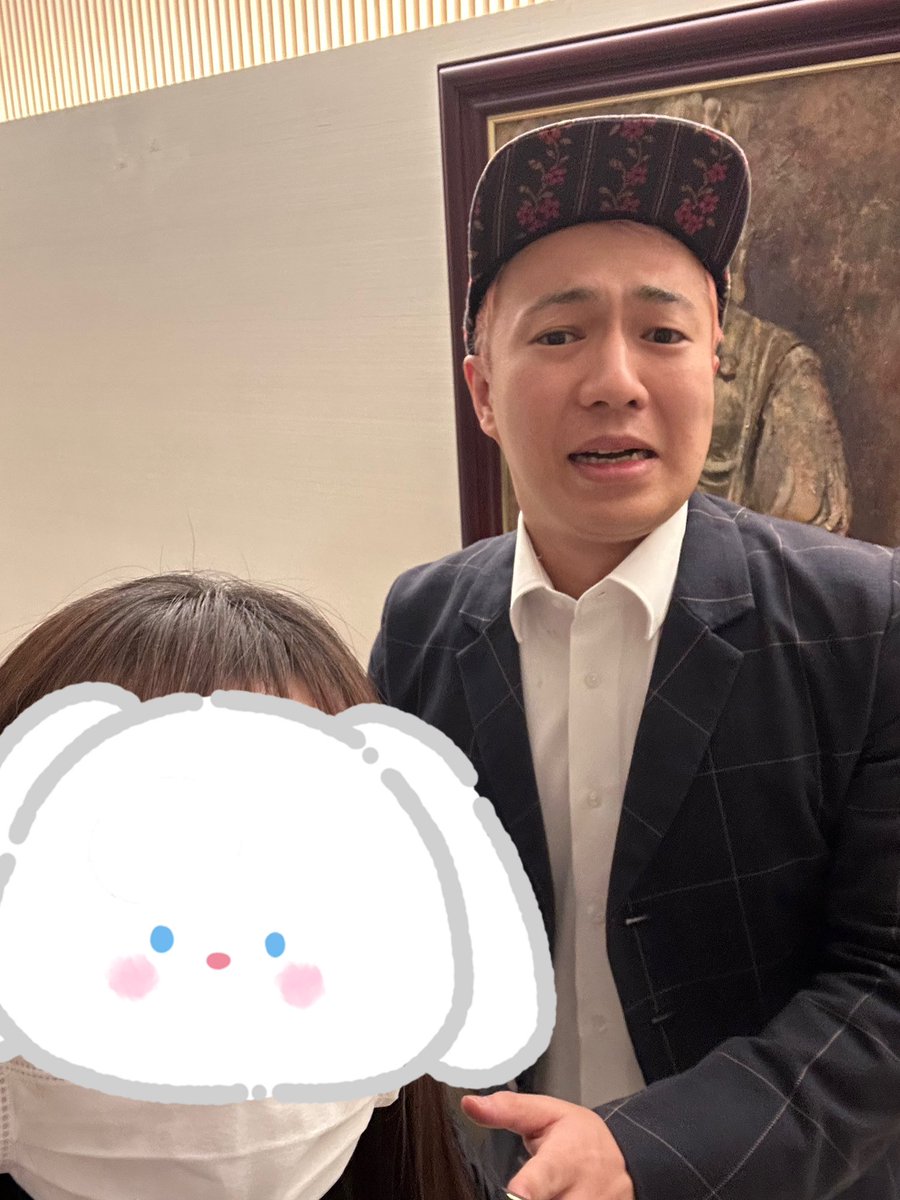 yokopiyo_0322's tweet image. 本日とても楽しみにしていた #葬られぬ奇譚 へGO❣️
MATTSHOWさんを初め、まさかの怪談師お三方の内緒🤫の都市伝説が聞けて面白かったです〜
🤐口チャック内容⚠️
お写真ありがとうございました🙏

#ハニトラ梅木 さんやっと会えた😄
#MATTSHOW さん
#響洋平 さん
#夜馬裕 さん

#中野友加里 さんいた😍