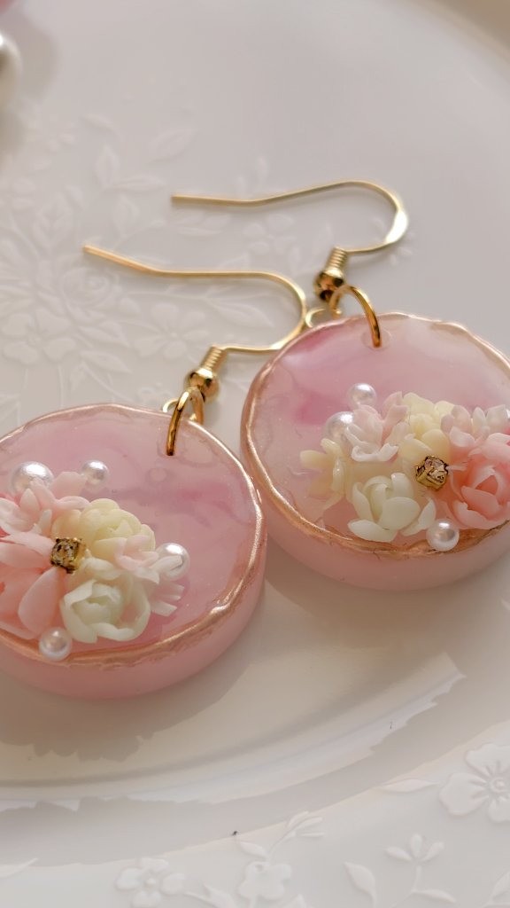i6empm's tweet image. お花のピアス2種作りました
こちら試作品なのでどんどん改良していきたい…
#レジンアクセサリー
#ハンドメイドアクセサリー
#ハンドメイド