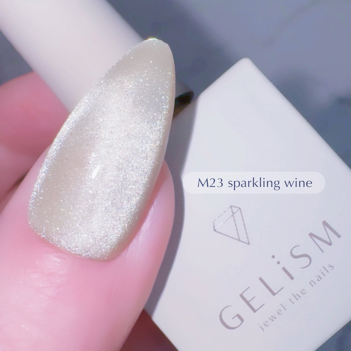 o0o_mee_o0o's tweet photo. GELiSM 2024 WINTER COLLECTIONに新色が登場❄️✨星屑のような煌めきに透明感のあるクリアカラーの組み合わせが可愛い!トップコートジェルを厚めに塗るとちゅるん感&奥行きのある仕上がりに💎⟡.·私はlittle dancerがお気に入り🩰♡ #PR #GELiSM https://t.co/g13mKj4LQG