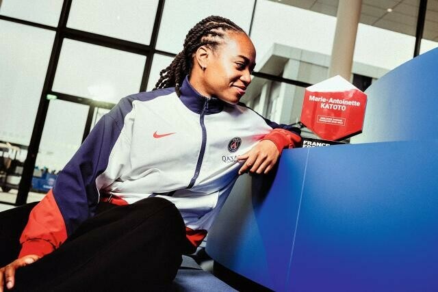 🗣 Marie-Antoinette Katoto après avoir été élue joueuse 🇫🇷 de la saison 2023/2024 :

"Rejoindre un autre club français ? Pourquoi pas ! Tenter sa chance en Angleterre ou aux États-Unis ? C'est intéressant, avec un très beau développement du foot féminin."

📸 S. Leban/L'Équipe