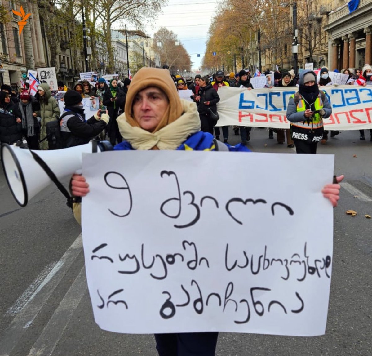 "I didn't give birth to 9 kids, for them to live in Russia" - a placard from mother's march taking place in #Tbilisi right now 

Mothers, you are our true heroes!🫶 

#GeorgiaProtests #StandWithGeorgianPeople