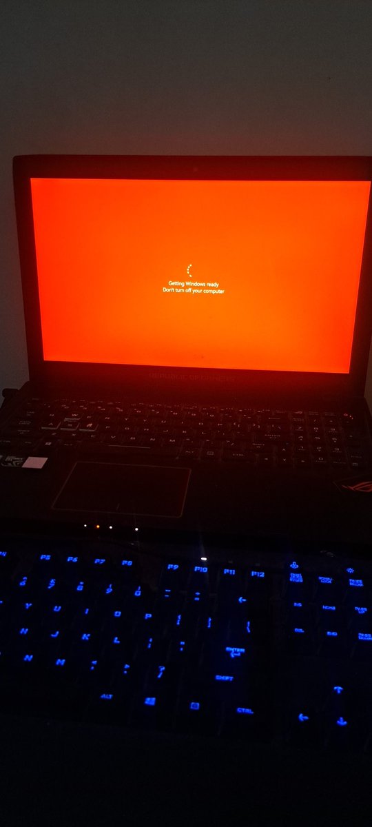 fauzan921's tweet photo. Setelah 6 bulan ini laptop ngedekam di kardus. Mari kita coba game lagi https://t.co/9lxD8dVyVy