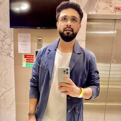 Cinema_With_PRD's tweet photo. The #HolidaySeason has officially kicked off! Get ready for a month of merry-making, feasting, and festive fun with loved ones🫂
Wishing you all a joyous, relaxing, and unforgettable holiday season!
#HappyHolidays #HolidayCheer #FestiveVibes #NewProfilePic #AfterlongTime https://t.co/s0rQ4uHLDW