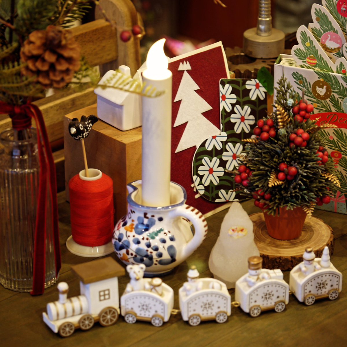 #🕯

평범한 일상이 너무나 소중해진 요즈음입니다 ☃️ 추위 속에서도 빛을 들고 모여든 모든 이들에게 🕯 따듯하고 평온한 연말이 찾아오기를 😌🙏🎄

🎼 이 순간의 느낌 함께 하는 거야
다시 만난 우리의 ♬