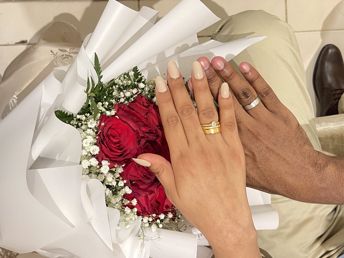 الحمد لله الذي بنعمته تتم الصالحات، وبفضله تتنزل الخيرات والبركات، وبتوفيقه تتحقق المقاصد والغايات، الحمدلله الذي بقدرته تساق الارزاق وبكرمه تؤلف قلوب العباد.
اللهم اجعل حياتنا سعادة دائمة وحبا لا ينتهي <a href="/TheDo7a/">الـضُّحَــىٰ</a> ❤️💍