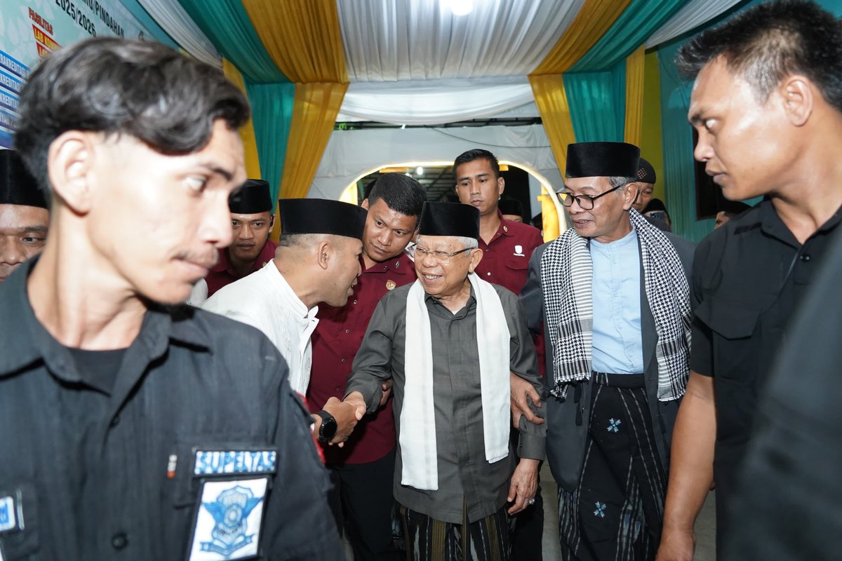 Menghadiri peringatan Maulid Nabi Muhammad sekaligus Haul Pendiri Al-Wathoniyah Pusat, Klender, Jakarta Timur.

Saya mengenang kebersamaan dengan Al maghfurlah KH. Hasbiyallah bin Mualim H. Gayar. Sosok alim yang berdakwah mencetak kiai-kiai muda (i'dadul kiyaiyin almuttafaqihna