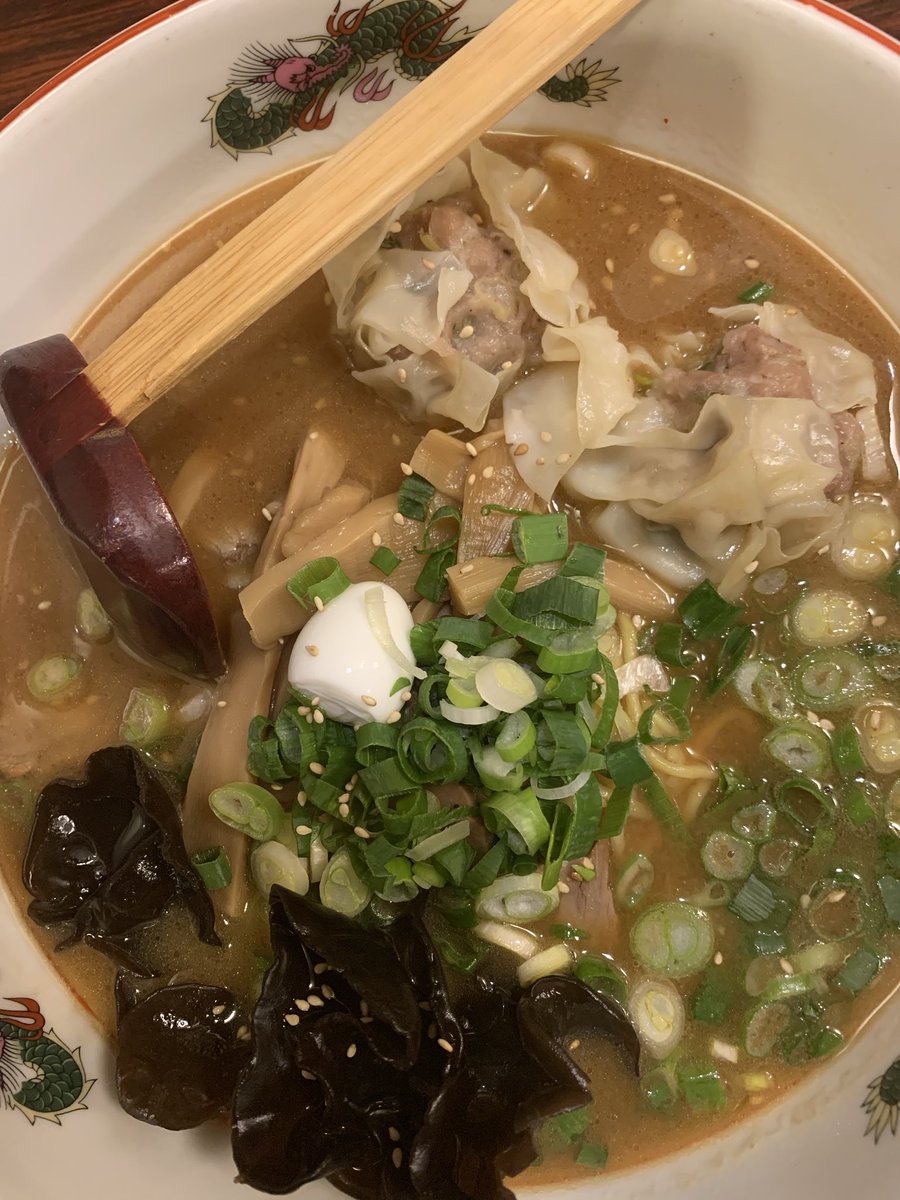 ItZ3a's tweet photo. 芳蘭@日比谷有楽町。シューマイ味噌ラーメン。シューマイとラーメンの組み合わせが意外に合う。 https://t.co/ajaqKhY9po
